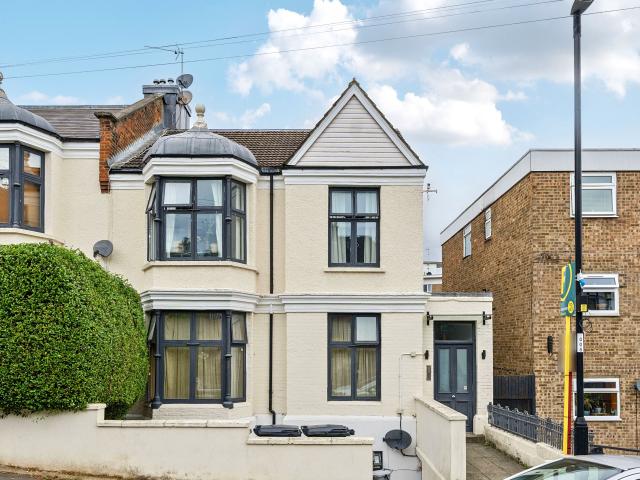 1 Bedroom Flat for Rent in Canonbie Road, Forest Hill | Foxtons