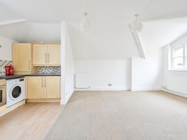 1 Bedroom Flat for Rent in Cedar House, Thurlow Park Road | Foxtons