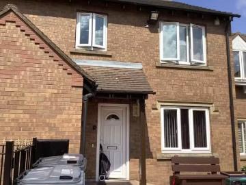1 bedroom flat for rent in Charnwood Close, Charnwood Road, Br.