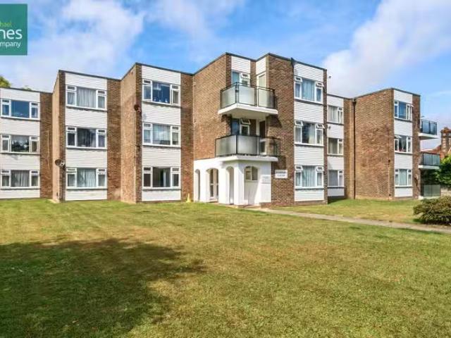1 bedroom flat for rent in Chesswood Road, Worthing, West Susi.