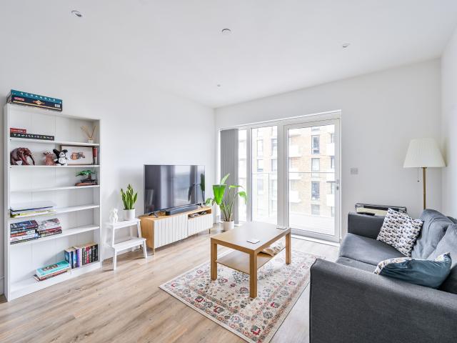 1 Bedroom Flat for Rent in Compton House | Foxtons
