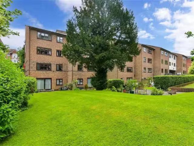 1 bedroom flat for rent in Croydon Road, CR3