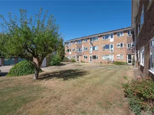 1 bedroom flat for rent in Cumberland Court, Carlisle Avenue.