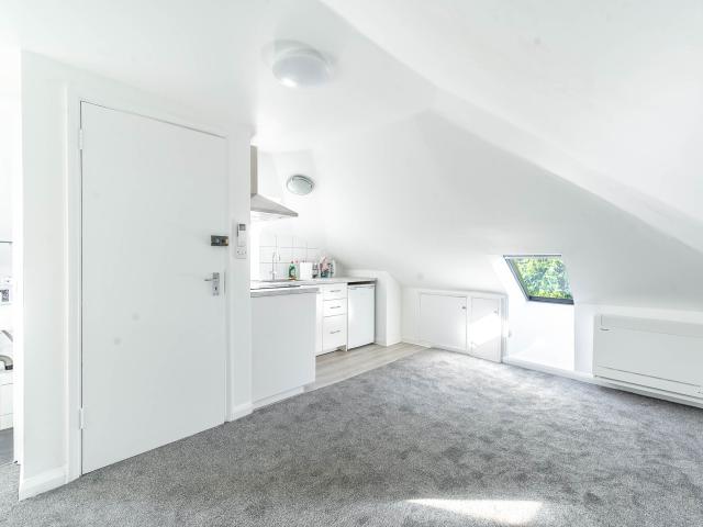 1 Bedroom Flat for Rent in Devonshire Road | Foxtons