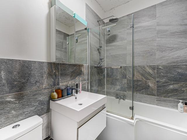 1 Bedroom Flat for Rent in Ebury Bridge Road | Foxtons