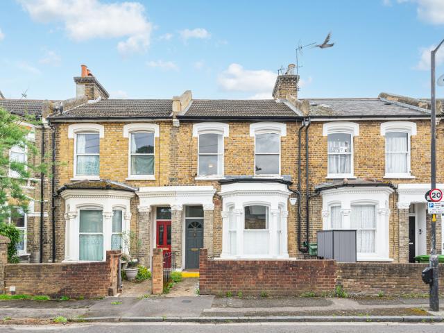 1 Bedroom Flat for Rent in Elcot Avenue | Foxtons