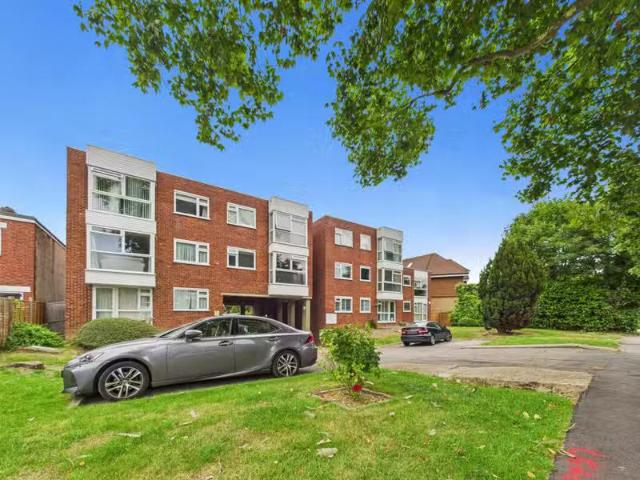 1 bedroom flat for rent in Foxgrove Road, Beckenham, Kent, BR3