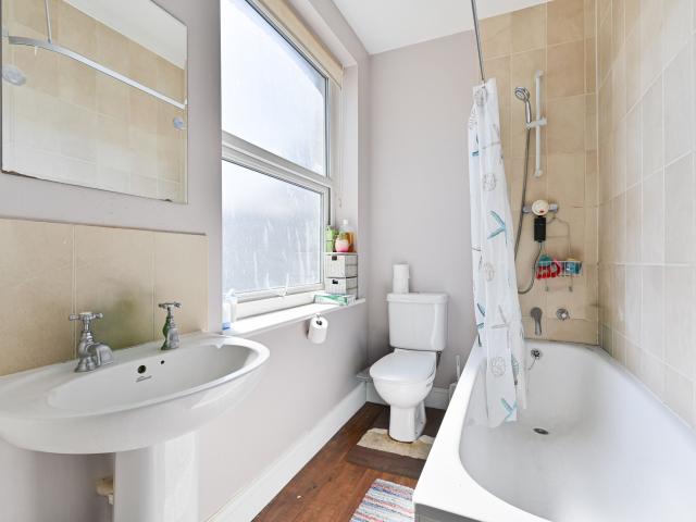 1 Bedroom Flat for Rent in Garratt Lane | Foxtons