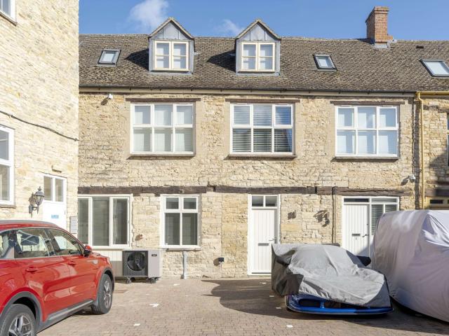 1 bedroom Flat for rent in Glovers Walk, Witney, Oxfordshire, OX28