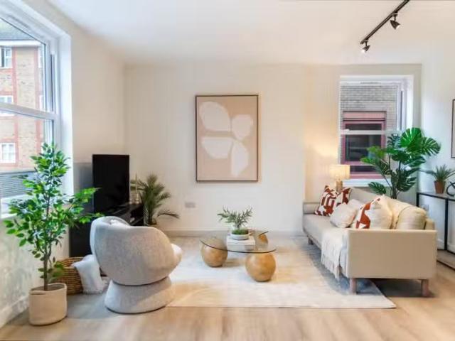 1 bedroom flat for rent in Gladbeck Way EN2
