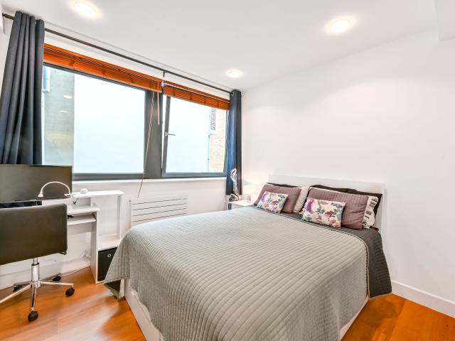 1 Bedroom Flat for Rent in Grafton Road | Foxtons
