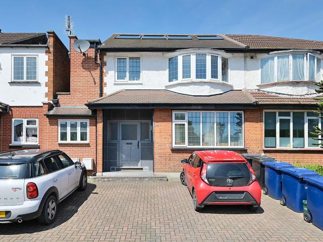 1 Bedroom Flat for Rent in GUNNERSBURY LANE | Foxtons