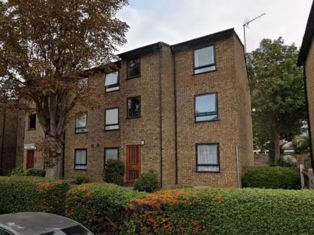 1 bedroom flat for rent in Hastingwood Court, Pembroke Road, W.