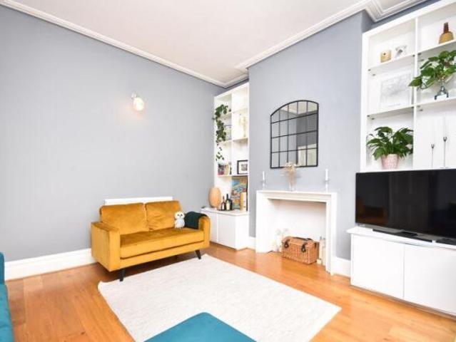 1 bedroom flat for rent in Hazelbourne Road, London, SW12