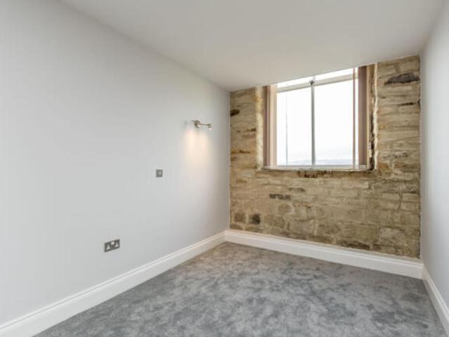 1 bedroom flat for rent in Heritage View, Hudersfield, HD3