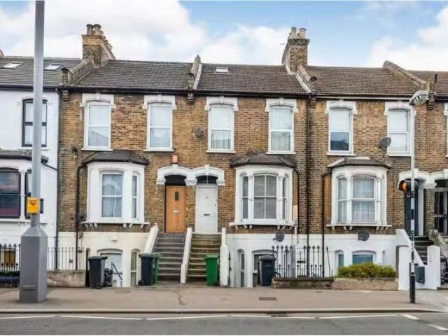 1 bedroom flat for rent in High Road Leyton, London, E15