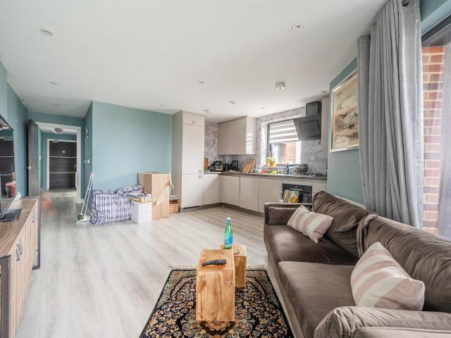 1 Bedroom Flat for Rent in High Street, HA3 | Foxtons