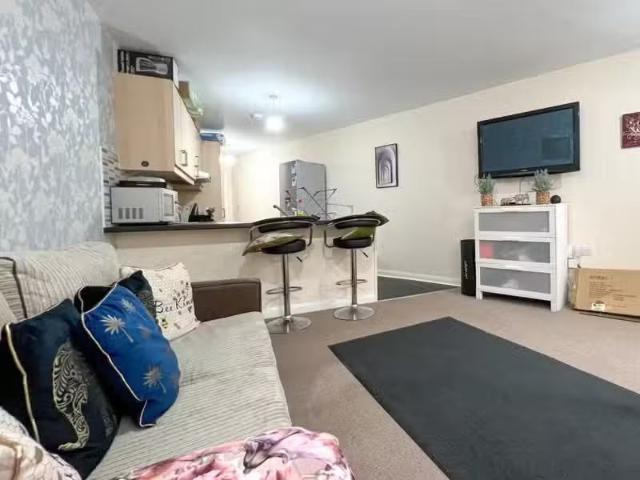 1 bedroom flat for rent in Hunters Lodge, Hunter Street, Cardi.