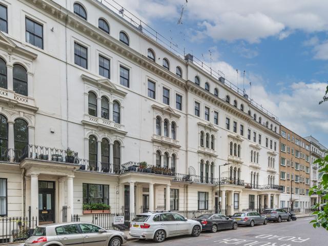 1 Bedroom Flat for Rent in Kensington Gardens Square | Foxtons
