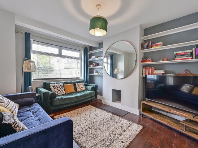 1 Bedroom Flat for Rent in Kimble Road | Foxtons