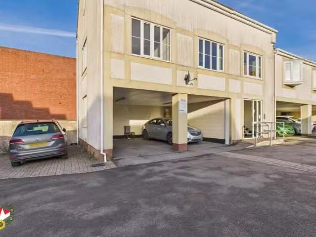 1 bedroom flat for rent in Kings Court, 148 Hanham Road, Brist.