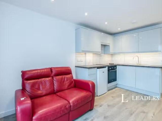 1 bedroom flat for rent in Lyon Avenue, New Milton, BH25