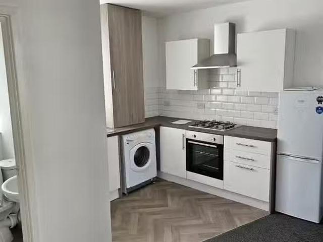 1 bedroom flat for rent in Maughan Terrace, Penarth, South Gla.