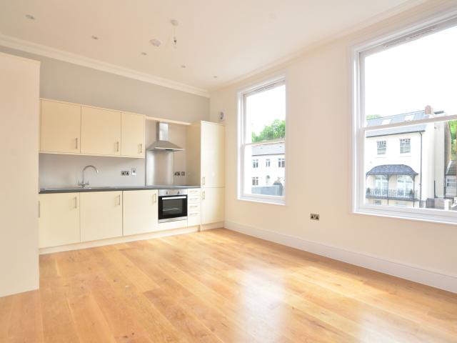 1 Bedroom Flat for Rent in Norwood Road | Foxtons