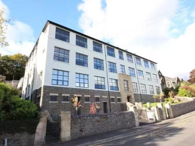 1 bedroom flat for rent in Pontypridd House, Tyfica Road, Grai.
