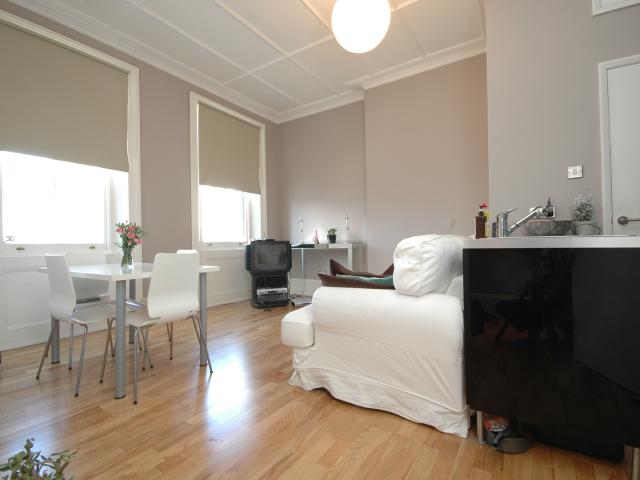 1 Bedroom Flat for Rent in Priory Road | Foxtons