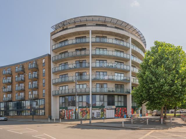 1 Bedroom Flat for Rent in Reed House, Durnsford Road | Foxtons