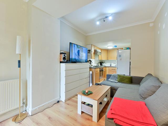 1 Bedroom Flat for Rent in Roehampton High Street | Foxtons