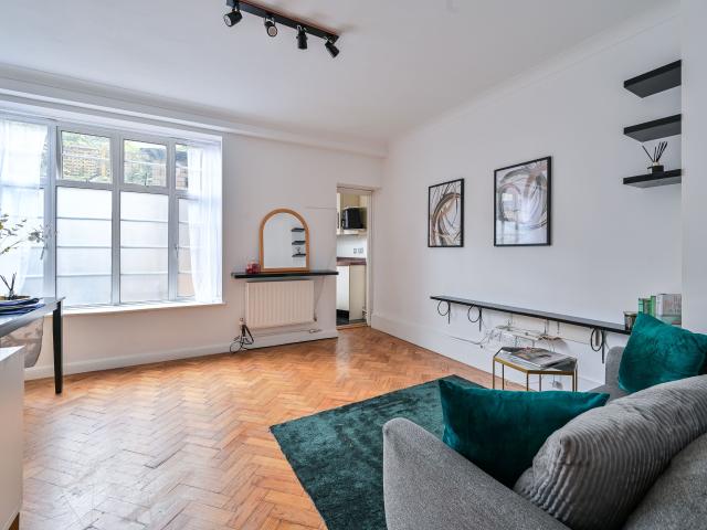 1 Bedroom Flat for Rent in Rutherford Street | Foxtons