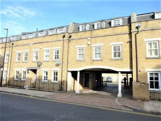 1 bedroom flat for rent in Sarum Terrace, Bow Common Lane, Lon.