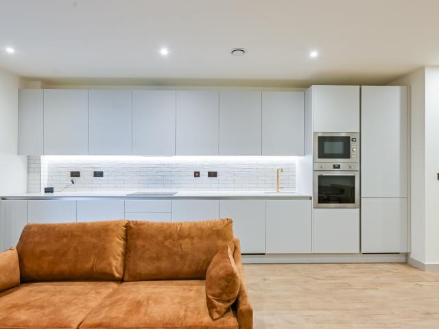 1 Bedroom Flat for Rent in Selbourne Road | Foxtons