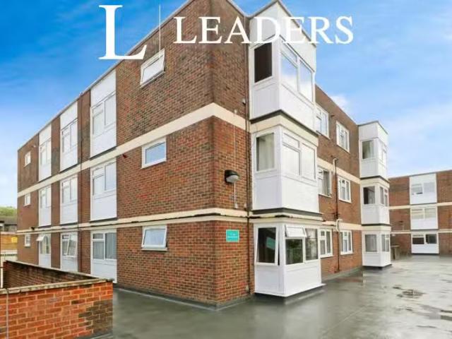 1 bedroom flat for rent in Sherwood House, Bush Fair, CM18