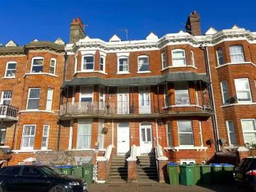 1 bedroom flat for rent in South Terrace, Littlehampton, West.