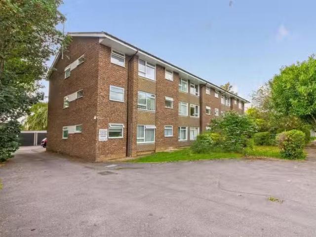 1 bedroom flat for rent in South Farm Road, Worthing, BN14