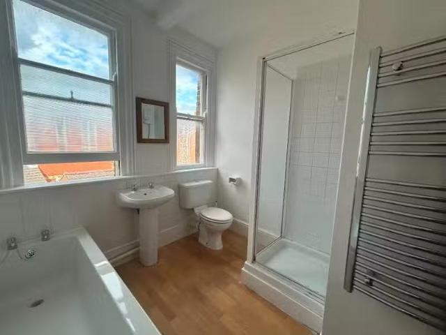 1 bedroom flat for rent in South Street, Eastbourne, BN21