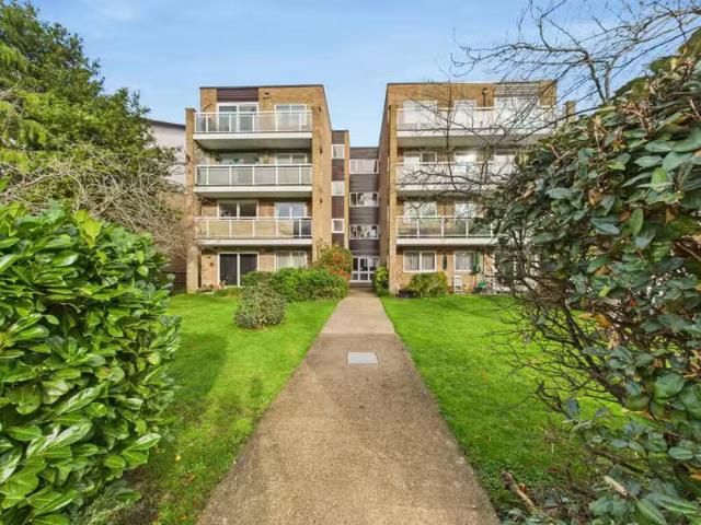 1 bedroom flat for rent in St. Merryn Court, 16 Brackley Road.