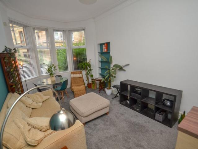 1 bedroom flat in the heart of Shawlands