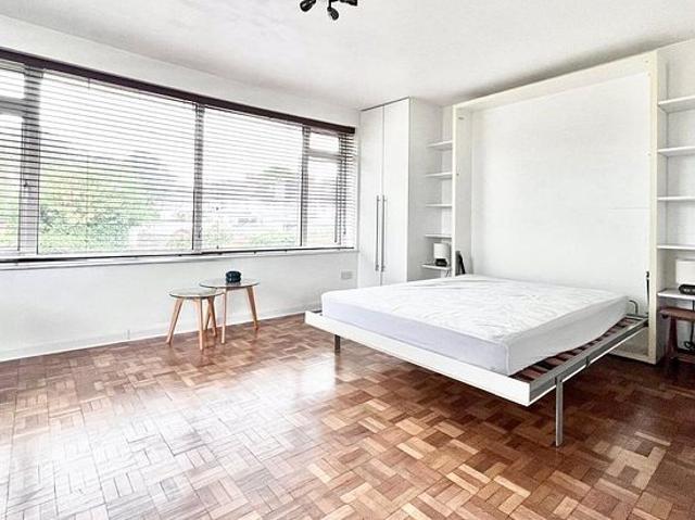 1 bedroom flat in Twickenham