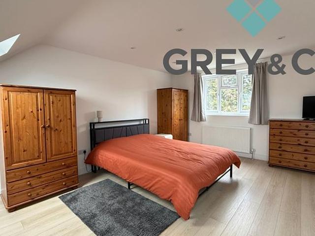 1 bedroom flat in Wembley
