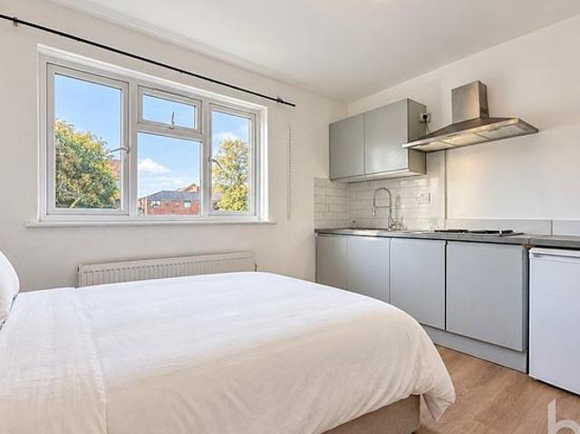 1 bedroom flat in Wembley