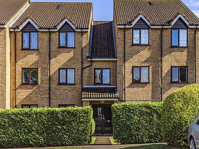 1 bedroom flat in Borehamwood