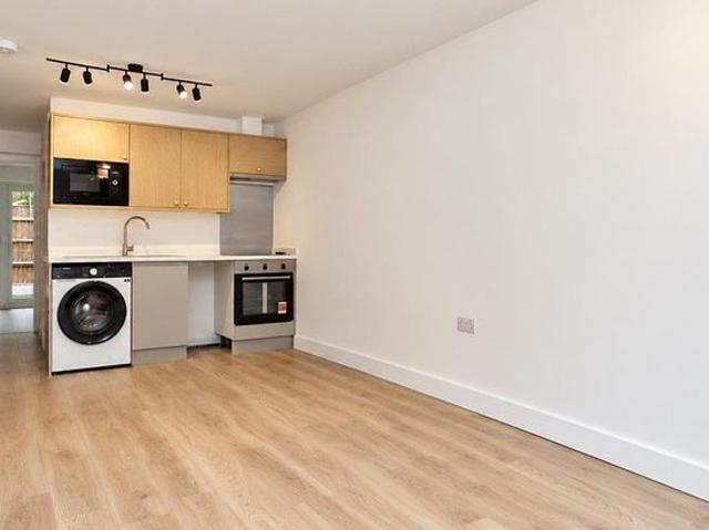 1 bedroom flat in Borehamwood