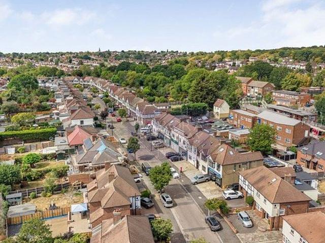 1 bedroom flat in Buckhurst Hill