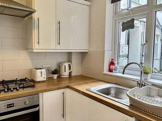 1 bedroom flat in Bushey