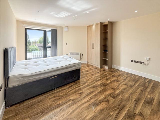1 bedroom studio in Church Street, Slough, Berkshire, SL1