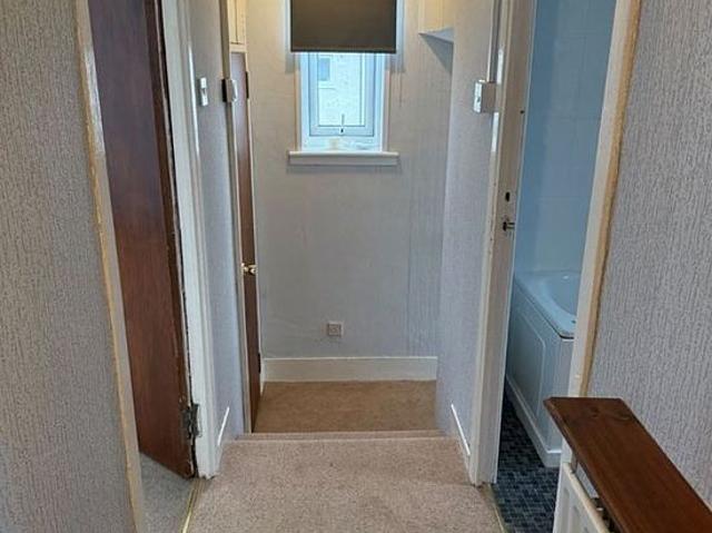 1 bedroom flat in Clydebank